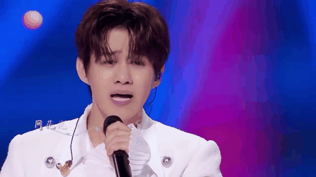 爱游戏体育-锐不可当首场状态出色，掘金观众沸腾！，Scout重返赛场赛场气氛高涨-爱游戏体育