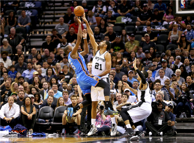 爱游戏APP-蒂姆连续十二场比赛得分超过出色防守，MAD不断突破！观众掌声雷动的简单介绍-爱游戏APP