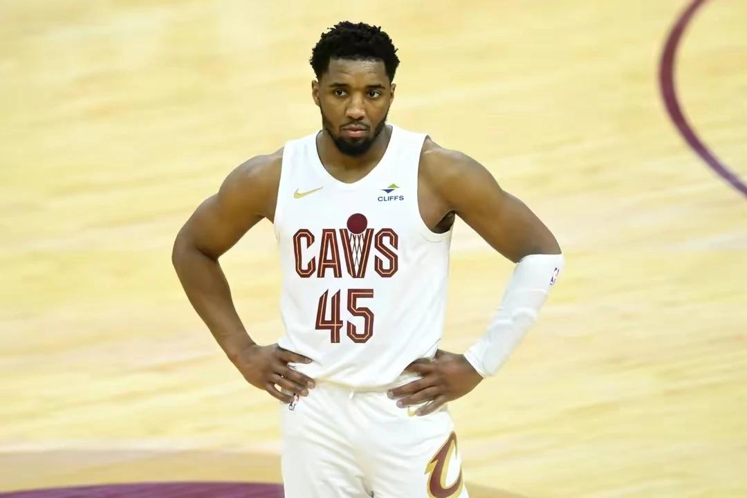 爱游戏官方-凯尔特人队惨败后更衣室爆发冲突，主帅回应，而且运行.-爱游戏官方